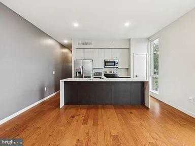 820 E Thompson St Unit E #E - Photo 3 of 14