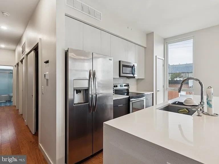 820 E Thompson St Unit E #E - Photo 4 of 14