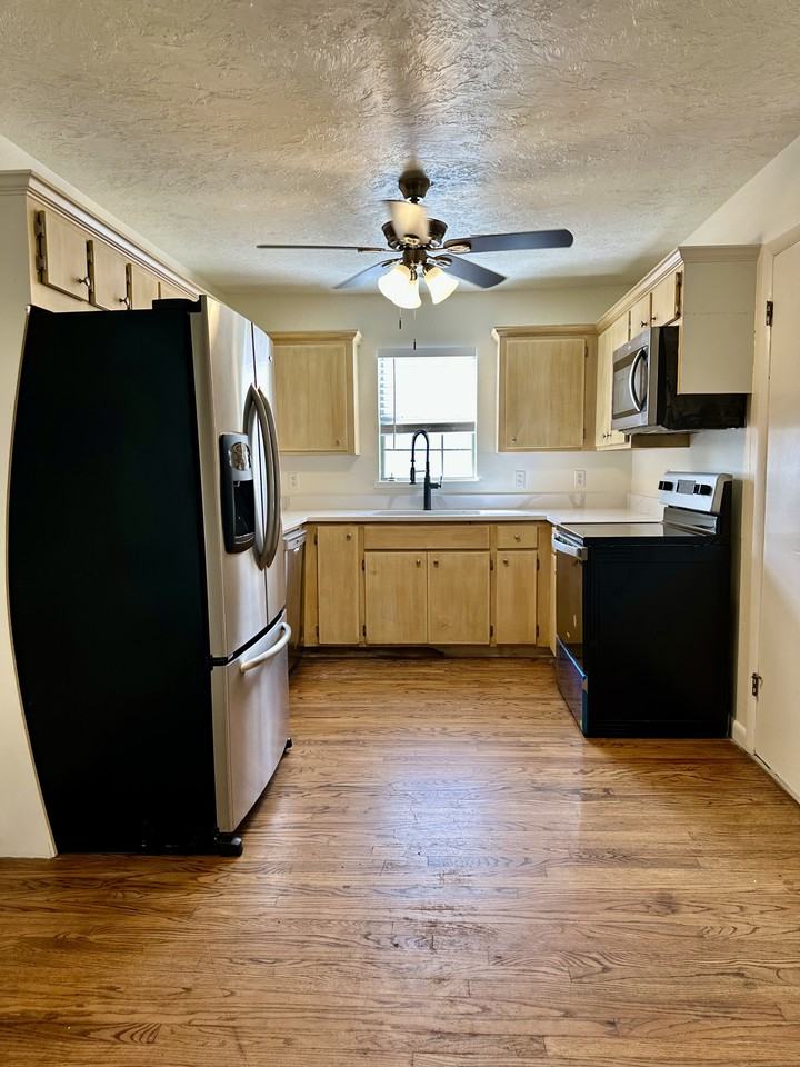 1807 E 6th St #1 - Photo 2 of 10