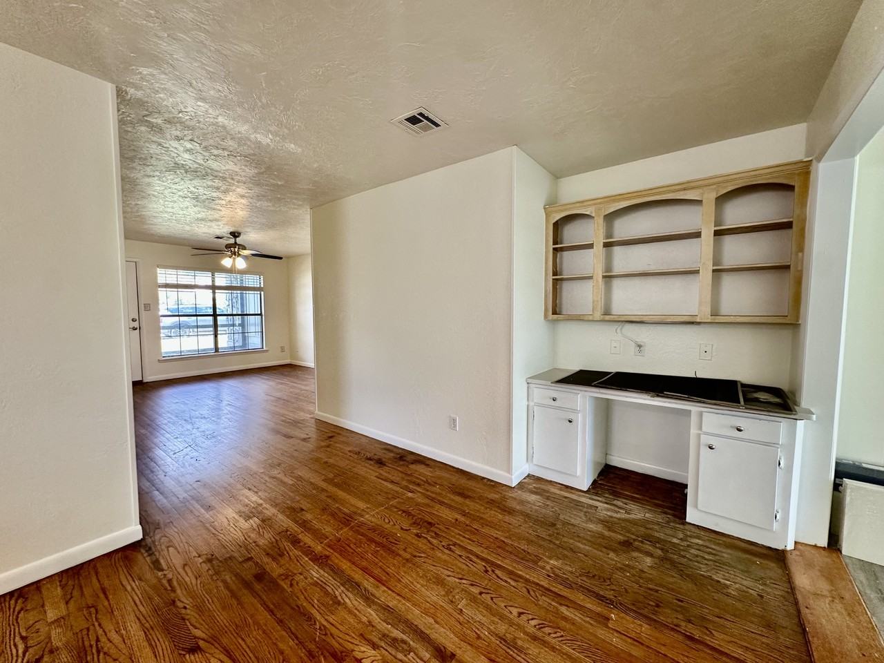 1807 E 6th St #1 - Photo 3 of 10