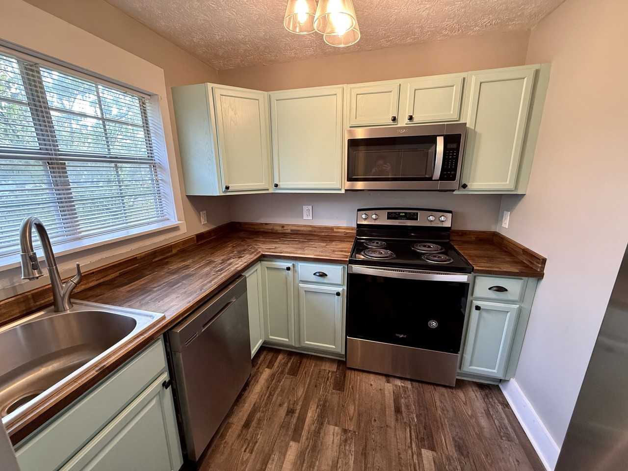1208 E Mount Vernon St #1 - Photo 3 of 10
