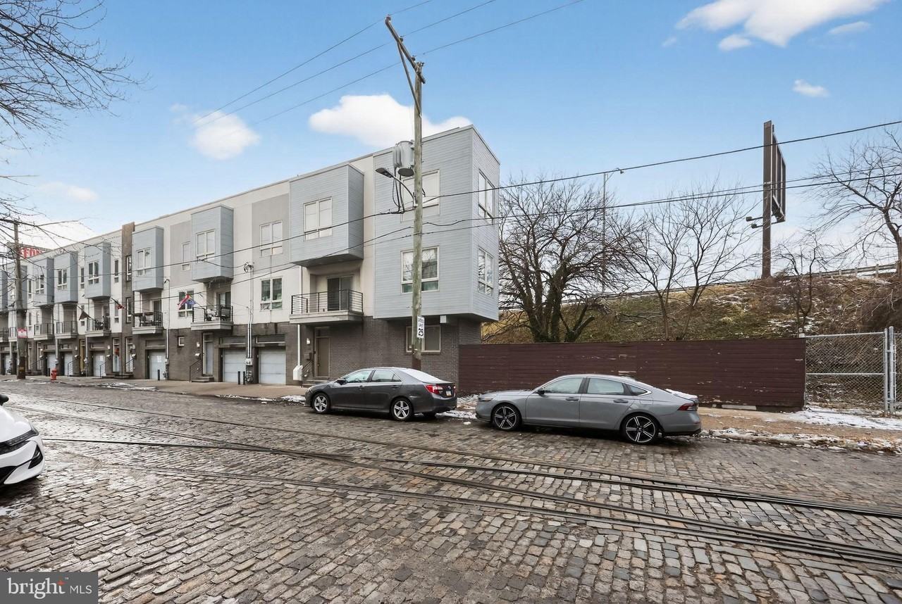 920 N Front St - Photo 3 of 28