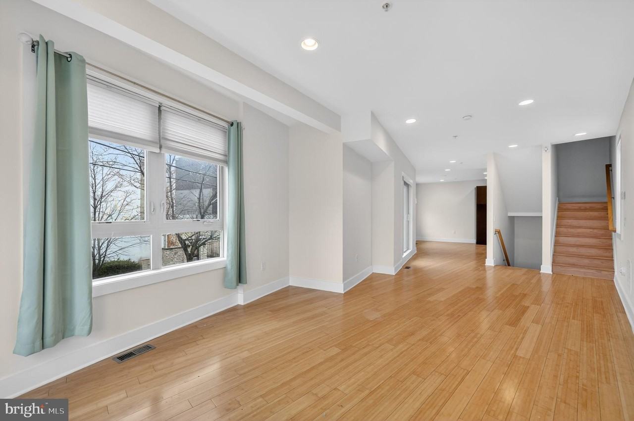 920 N Front St - Photo 6 of 28