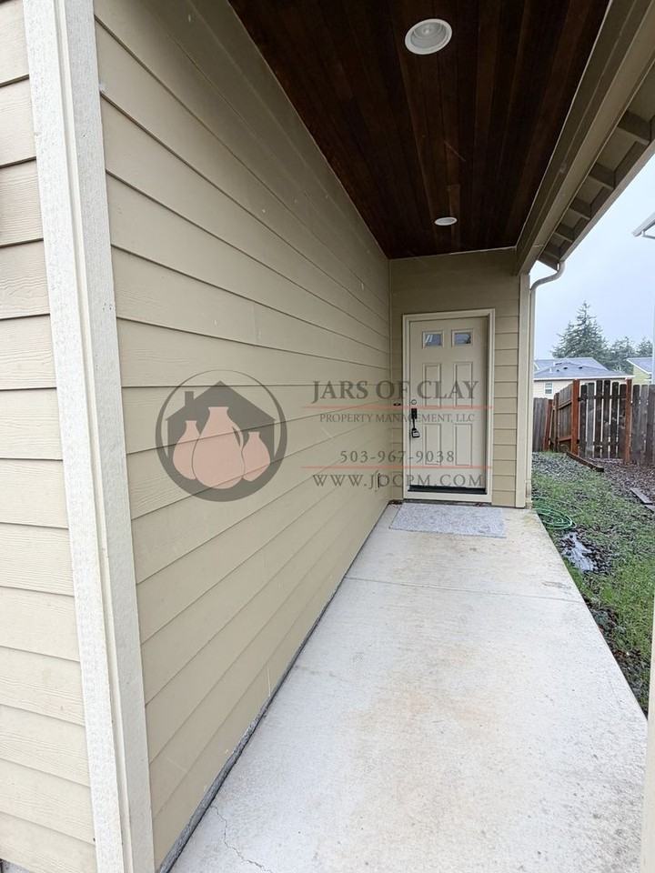 841 Crouchen St Nw - Photo 2 of 20