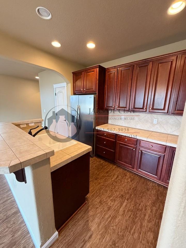 841 Crouchen St Nw - Photo 6 of 20