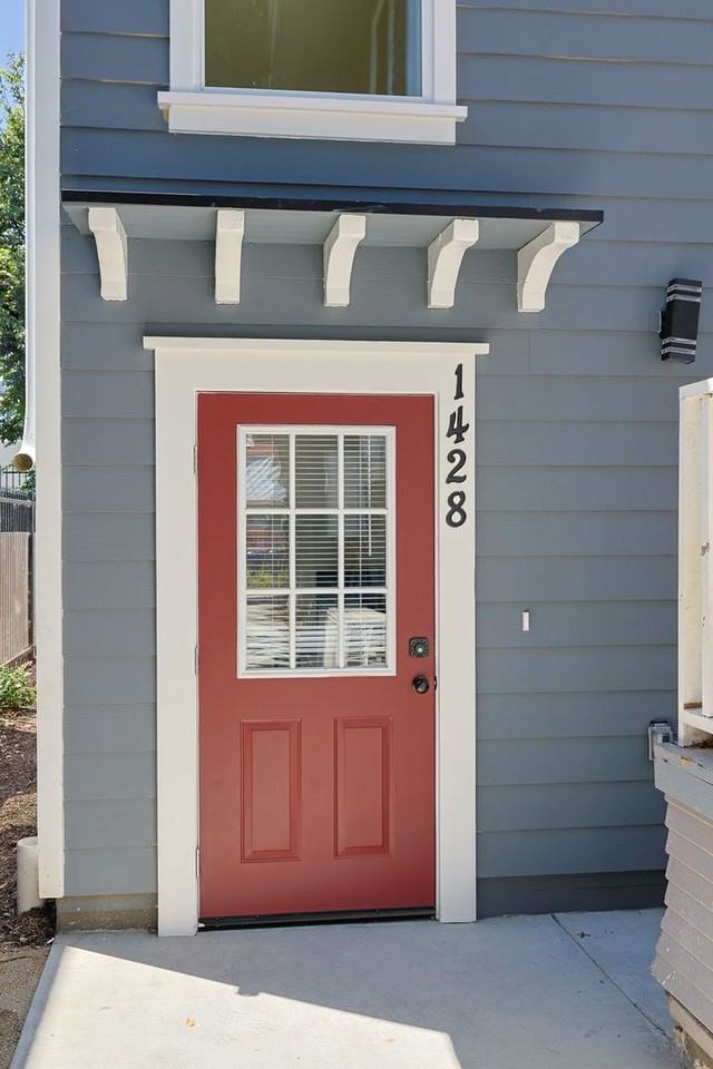 Pavo Apartments - Photo 4 of 50