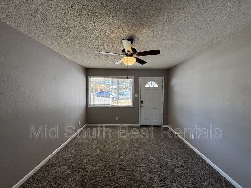 5515 Devonshire Ct - Photo 2 of 14