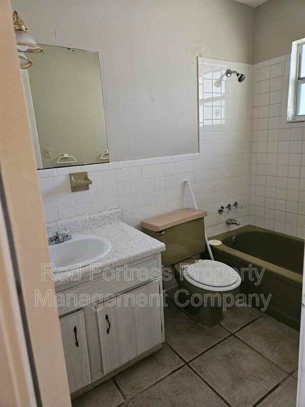 3812 Desoto Ave - Photo 2 of 9