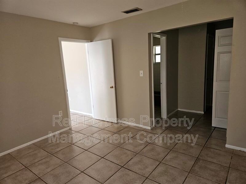 3812 Desoto Ave - Photo 3 of 9