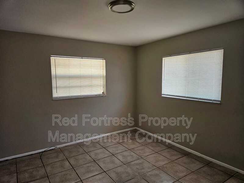 3812 Desoto Ave - Photo 4 of 9