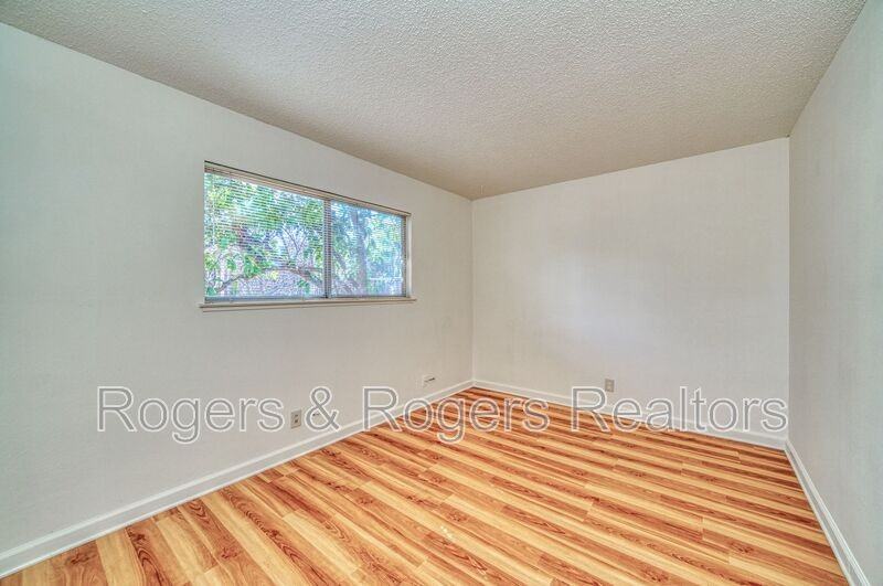 4690 Williams Rd - Photo 4 of 13