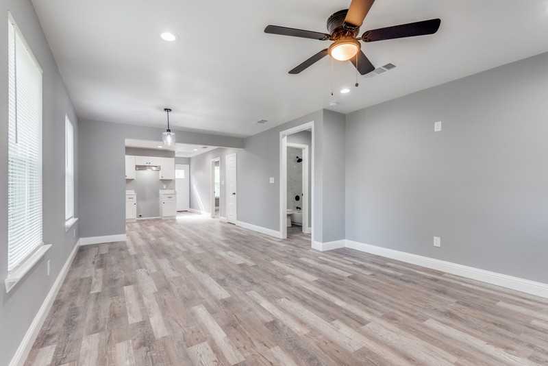 9214 Metz Ave - Photo 2 of 8