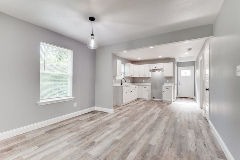 9214 Metz Ave - Photo 3 of 8