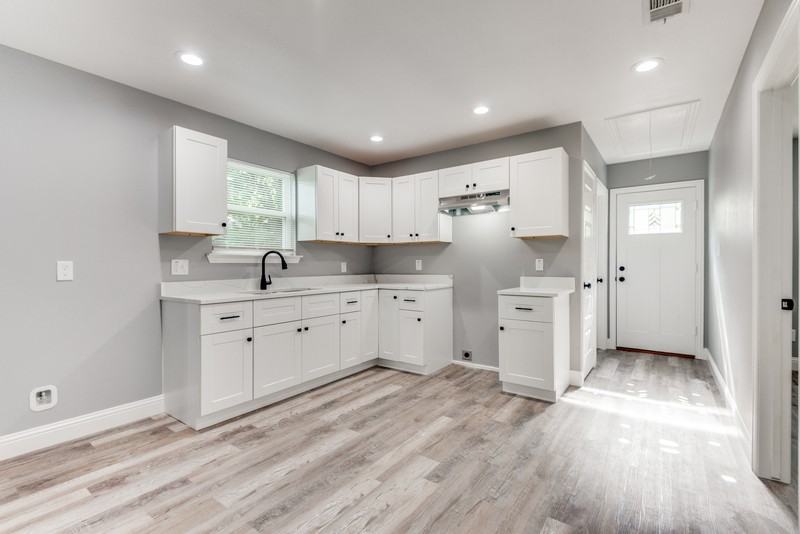 9214 Metz Ave - Photo 5 of 8