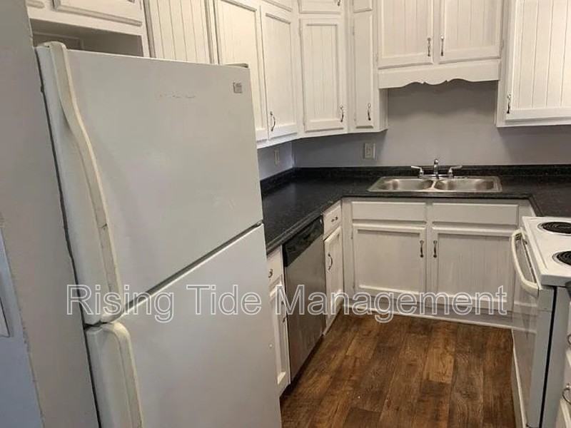 424 Grant St - Photo 2 of 9