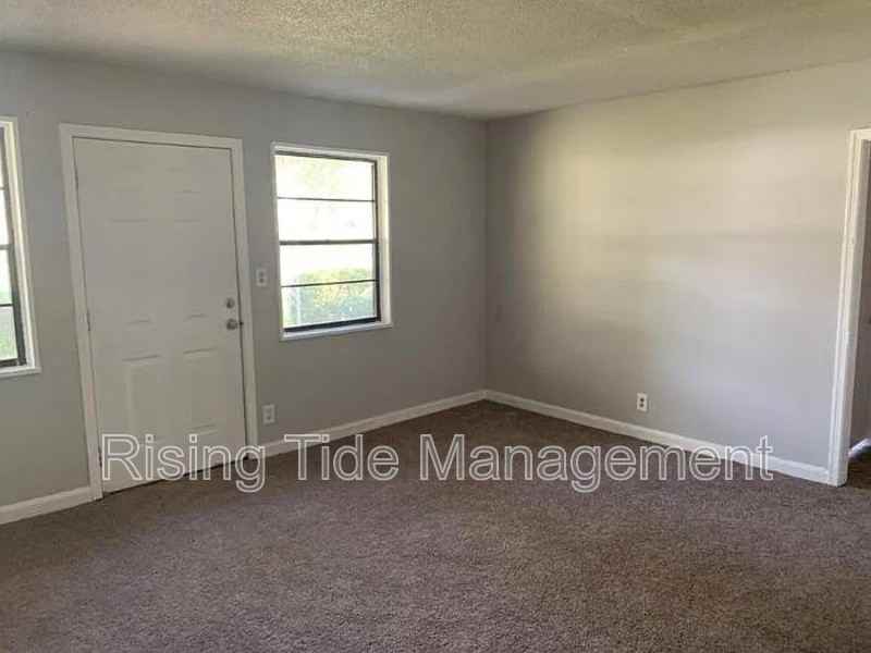 424 Grant St - Photo 3 of 9