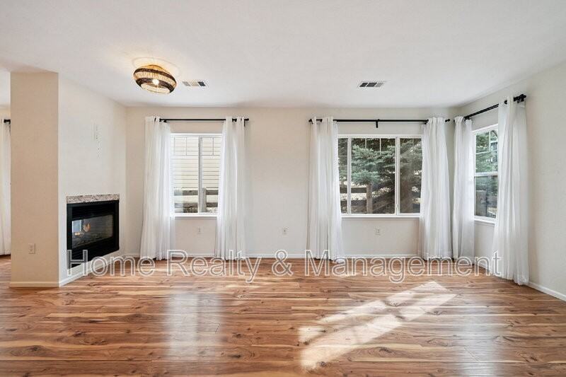 12923 Grant Cir E #B - Photo 3 of 23