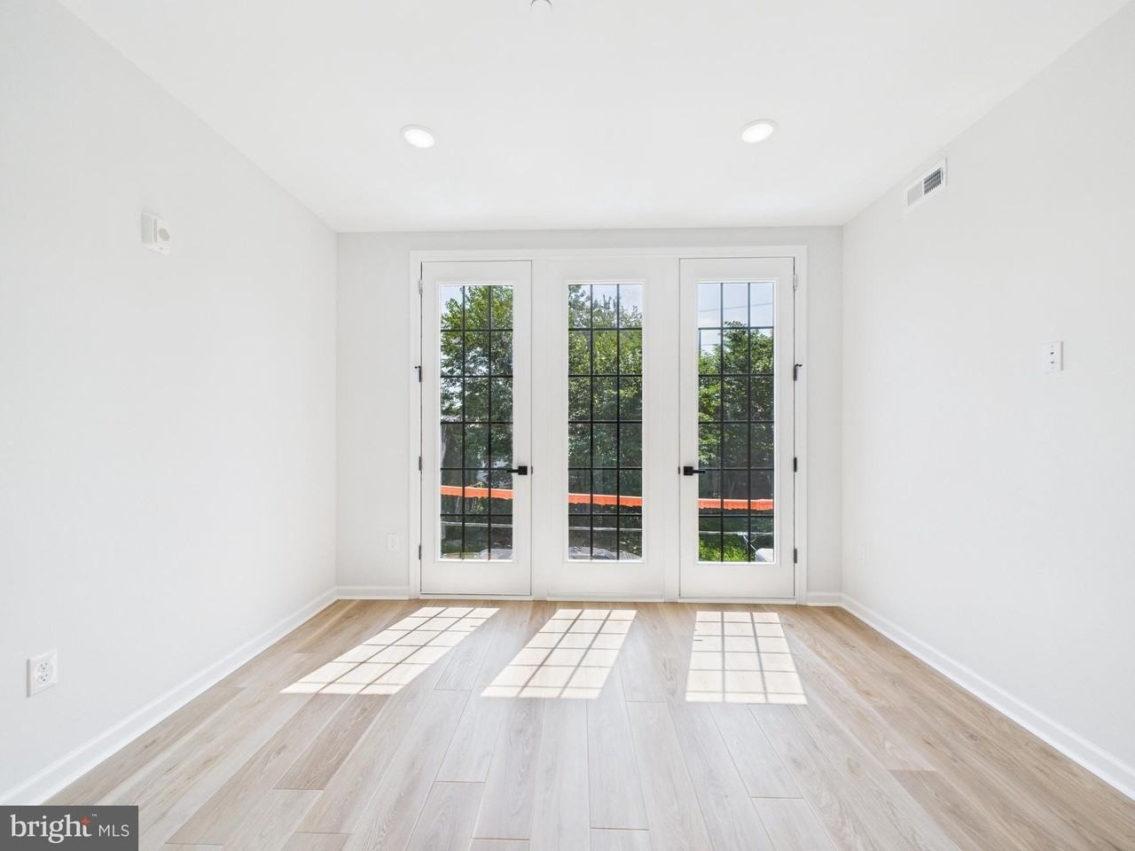 1326 S Grove St #4 - Photo 2 of 14