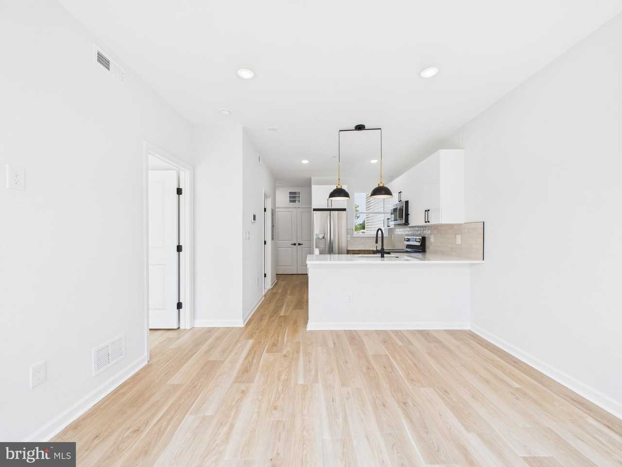 1326 S Grove St #4 - Photo 3 of 14
