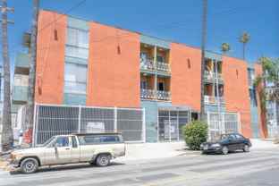 935 S Mariposa Ave - Photo 1 of 1