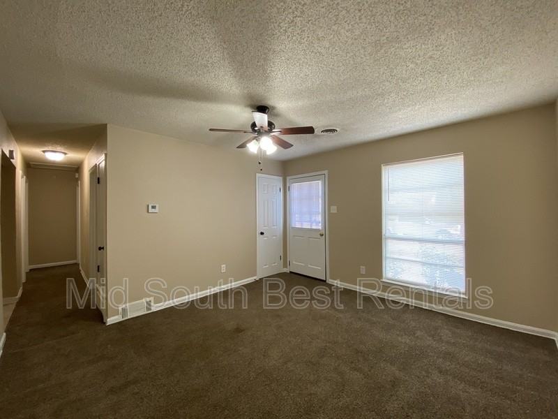 741 Northaven Dr - Photo 2 of 14