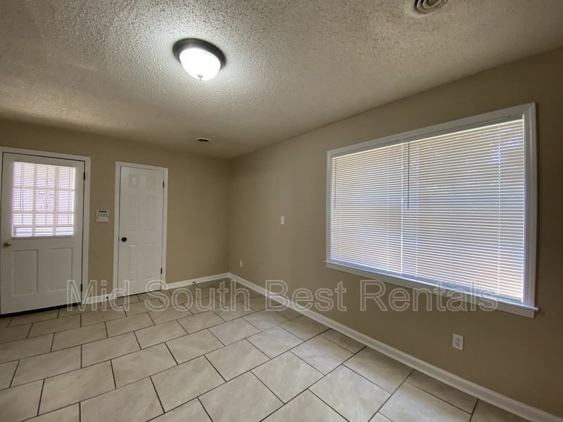 741 Northaven Dr - Photo 5 of 14