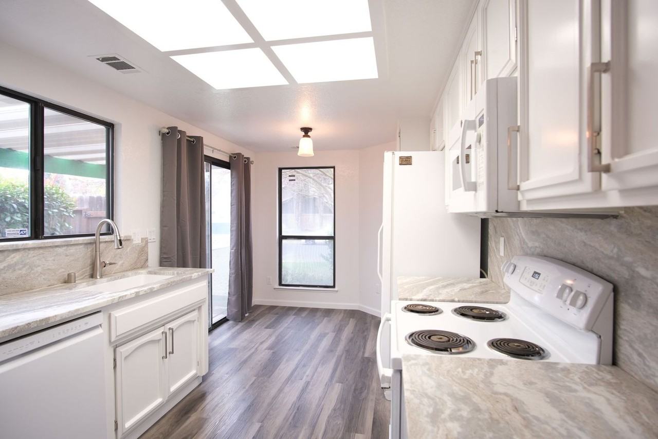 2504 Spring Water Dr - Photo 7 of 20