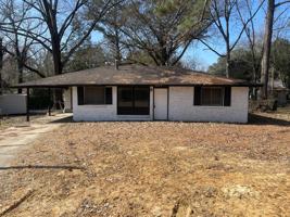 featured image of 2849 Engleside Dr #1