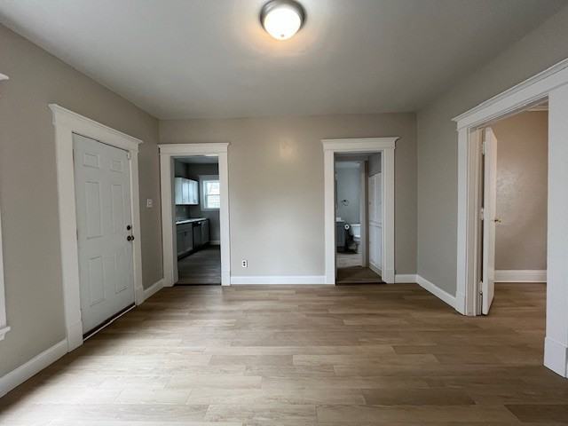 911 E Washington St #1 - Photo 4 of 25