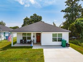 featured image of 526 Camellia Ave #1