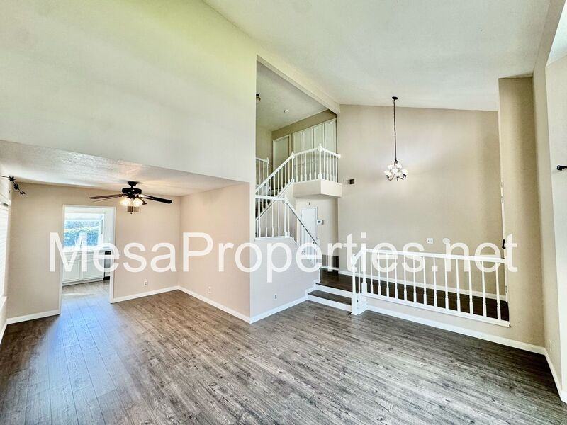 10927 Glenoaks Dr - Photo 4 of 26