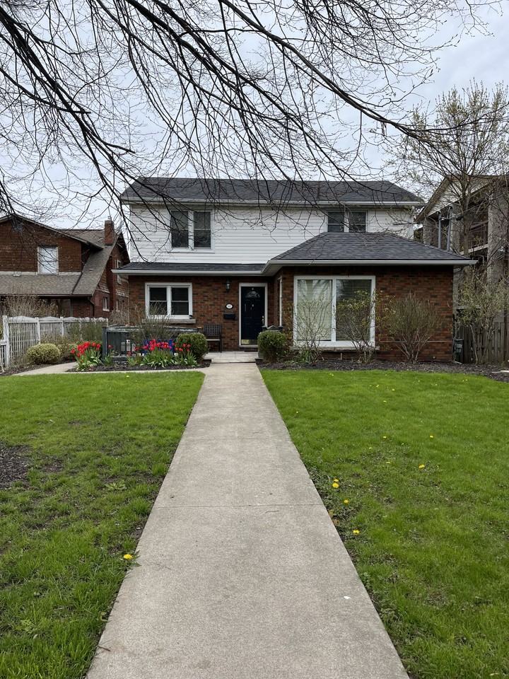 347 Queenston St #1 - Photo 7 of 8