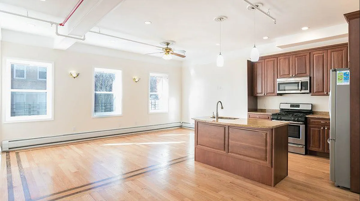 281 20th St #2 - Photo 2 of 7