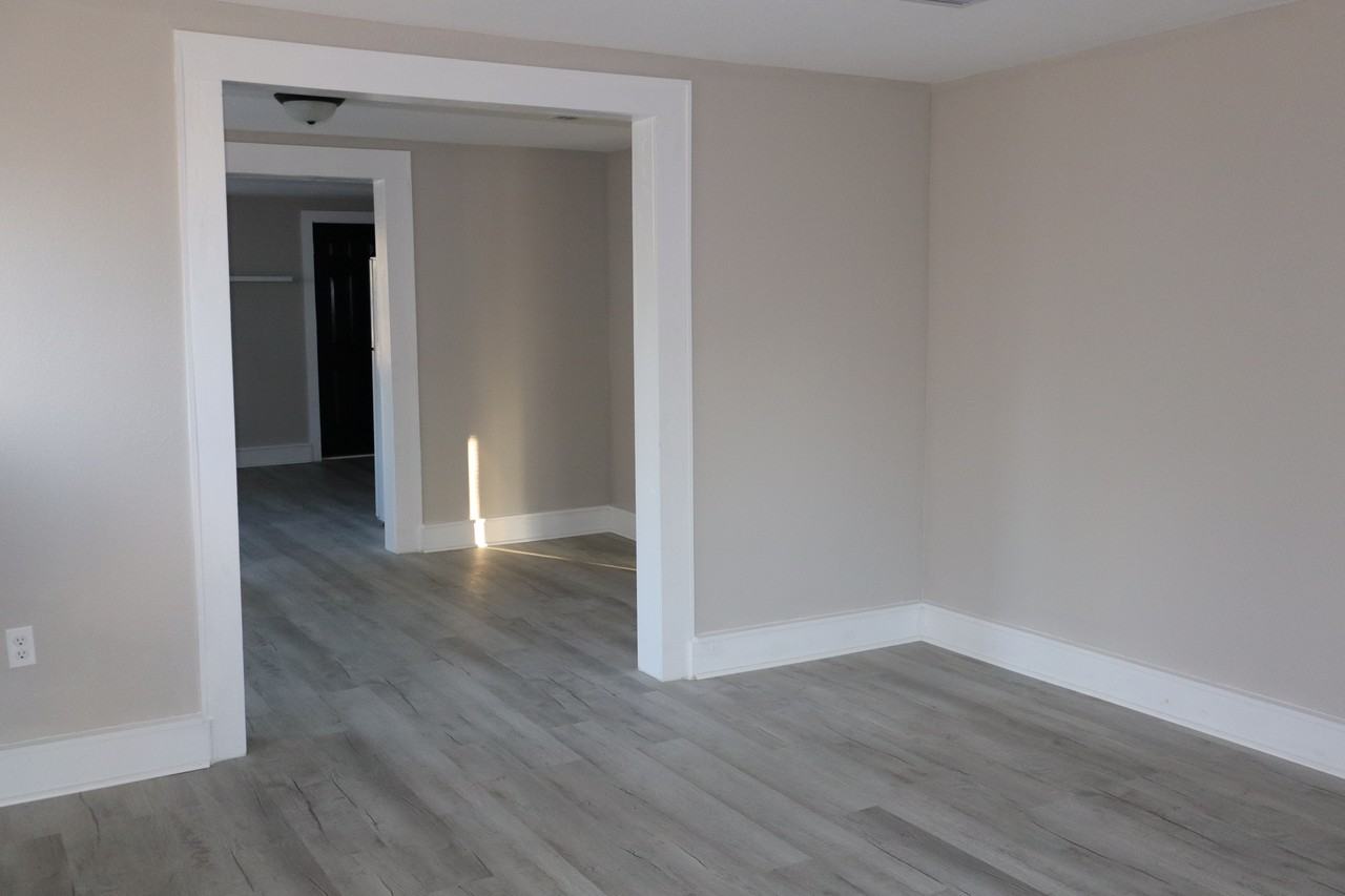 304 Highland Dr #1 - Photo 5 of 35