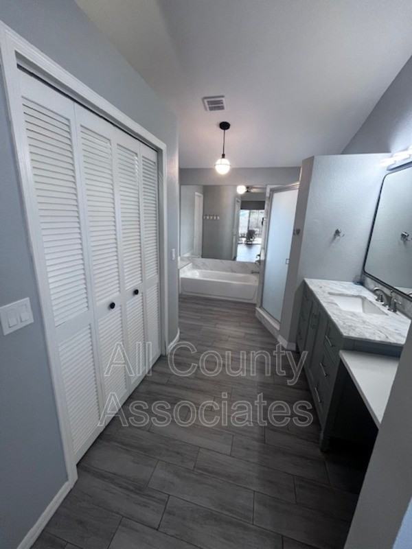 8302 Matthew Dr - Photo 3 of 14