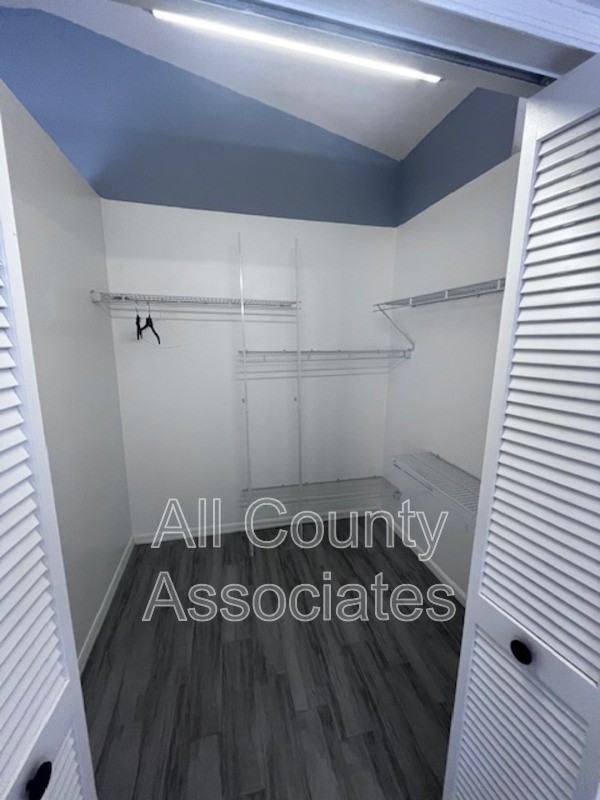 8302 Matthew Dr - Photo 4 of 14