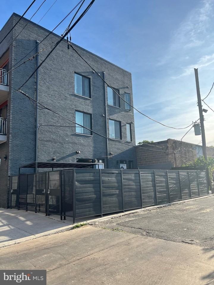 700 N Marshall St Apt 3 #3 - Photo 3 of 26