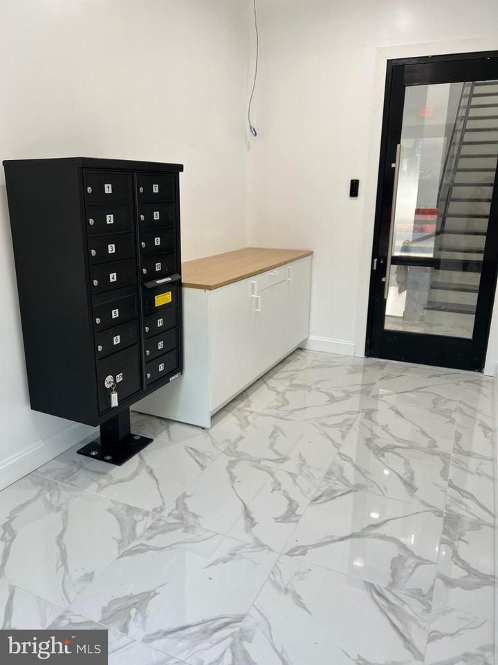 700 N Marshall St Apt 3 #3 - Photo 5 of 26