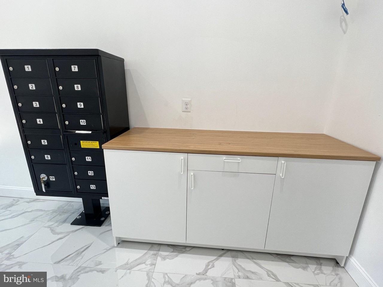 700 N Marshall St Apt 3 #3 - Photo 6 of 26