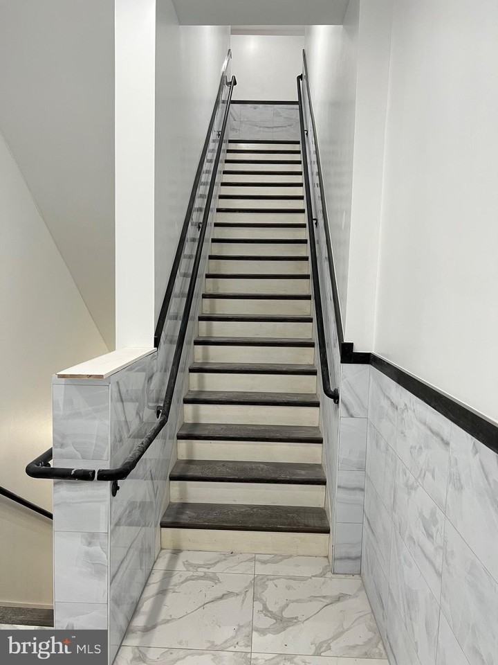 700 N Marshall St Apt 3 #3 - Photo 7 of 26