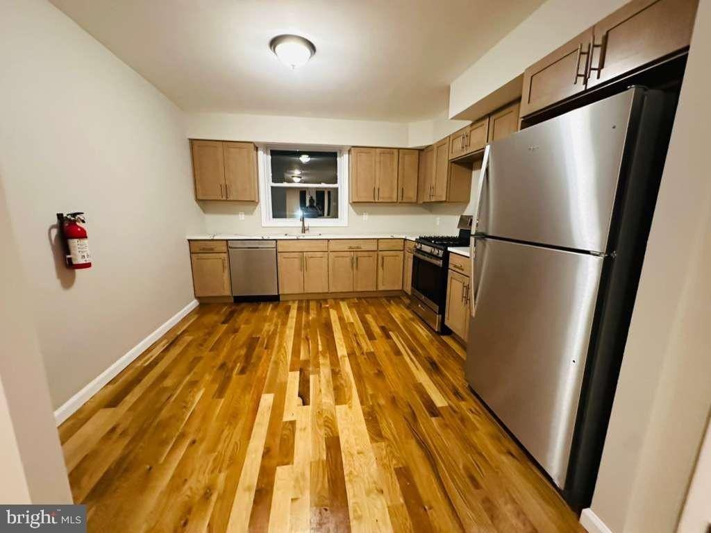 7448 Rhoads St - Photo 6 of 22