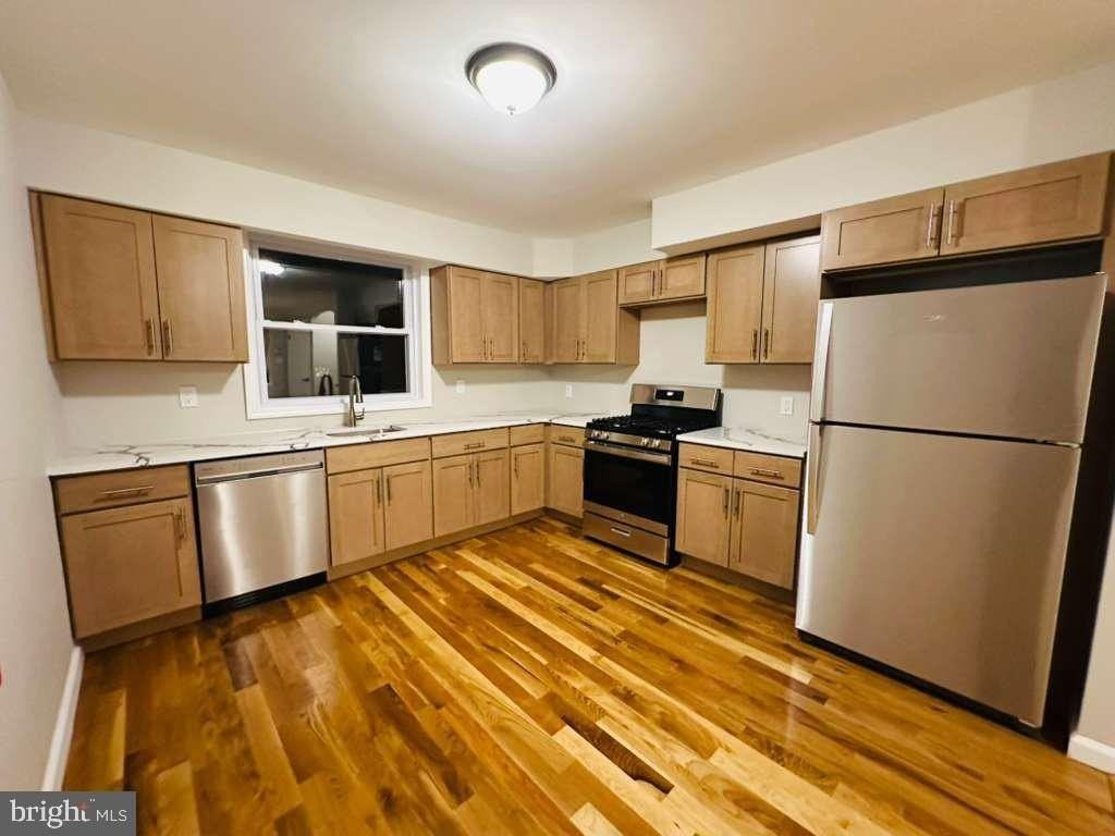 7448 Rhoads St - Photo 7 of 22