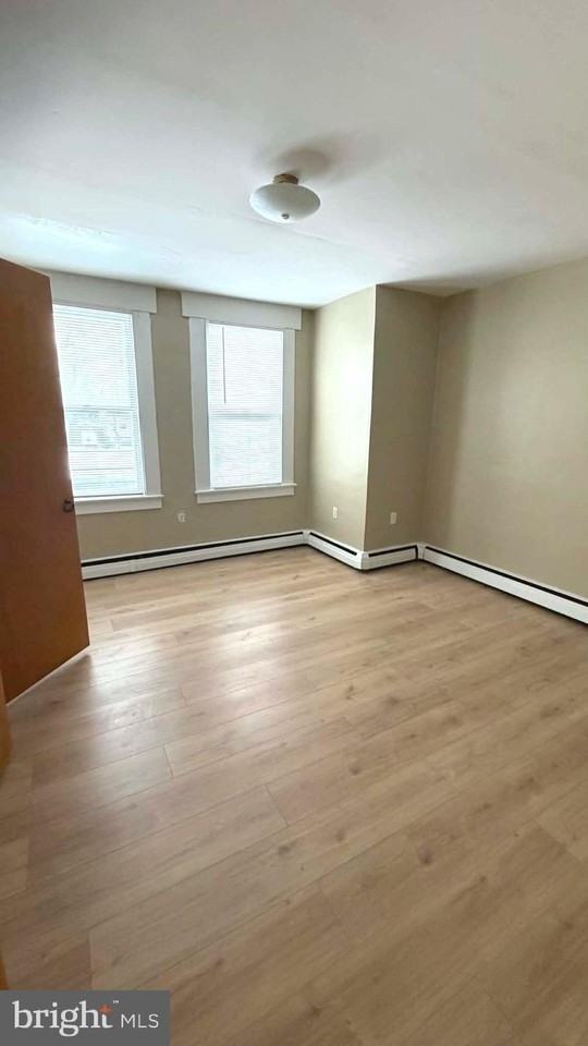 401 Friendship St - Photo 4 of 15