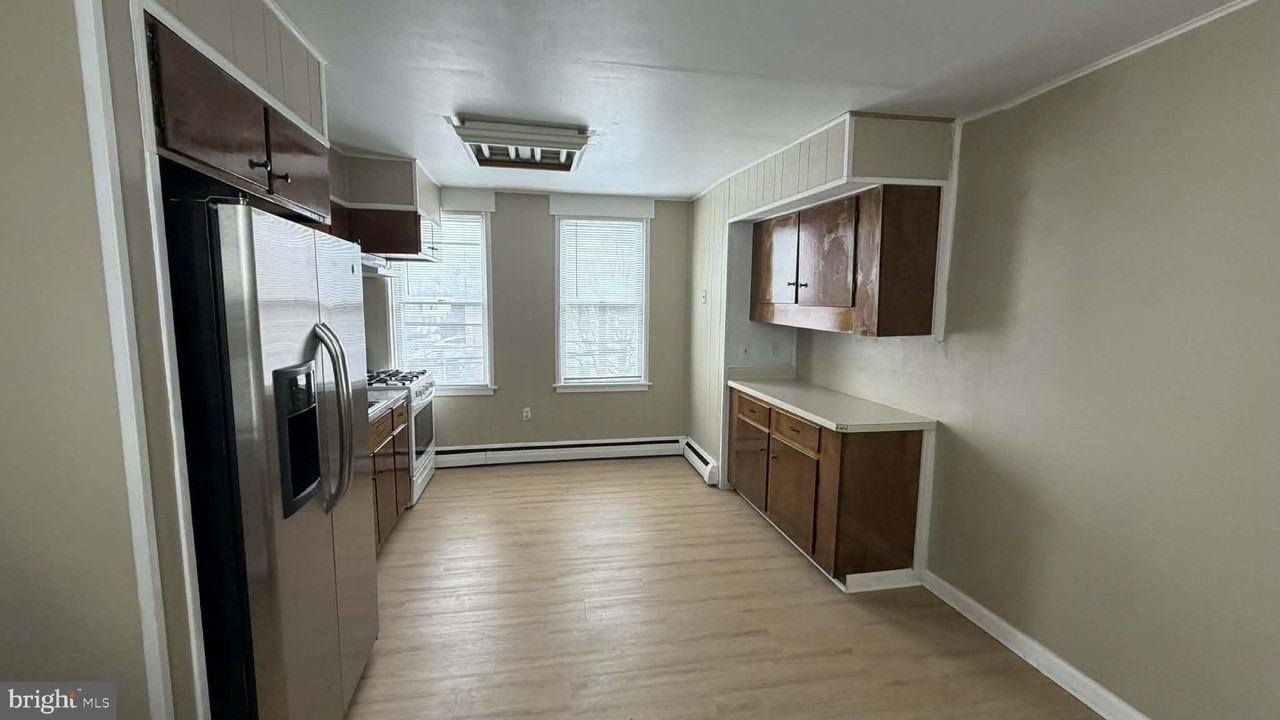 401 Friendship St - Photo 7 of 15