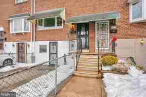 featured image of 3639 Gaul St