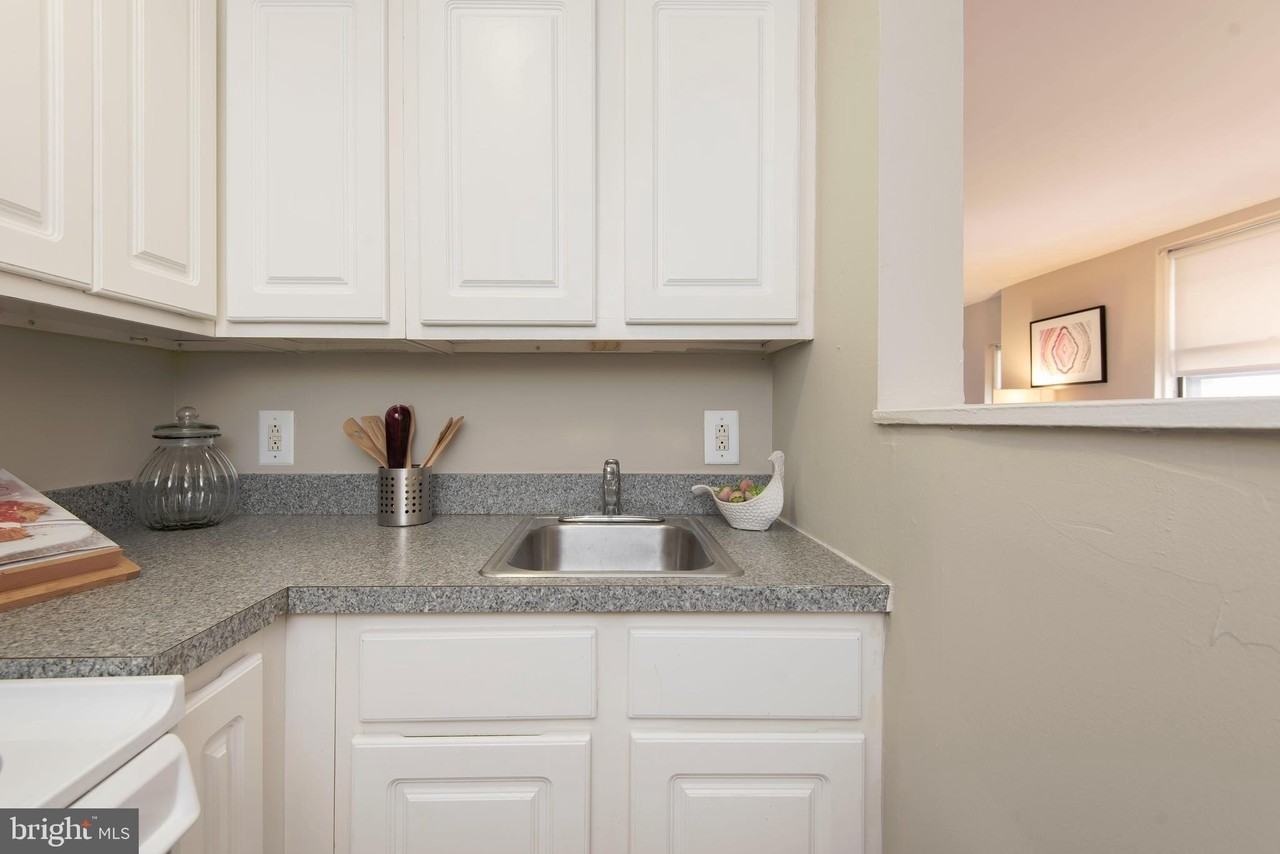 201 S 13th St Apt 302 #302 - Photo 7 of 22