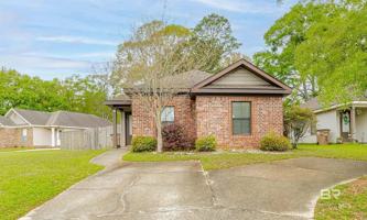 featured image of 10 Breydon Ct #1