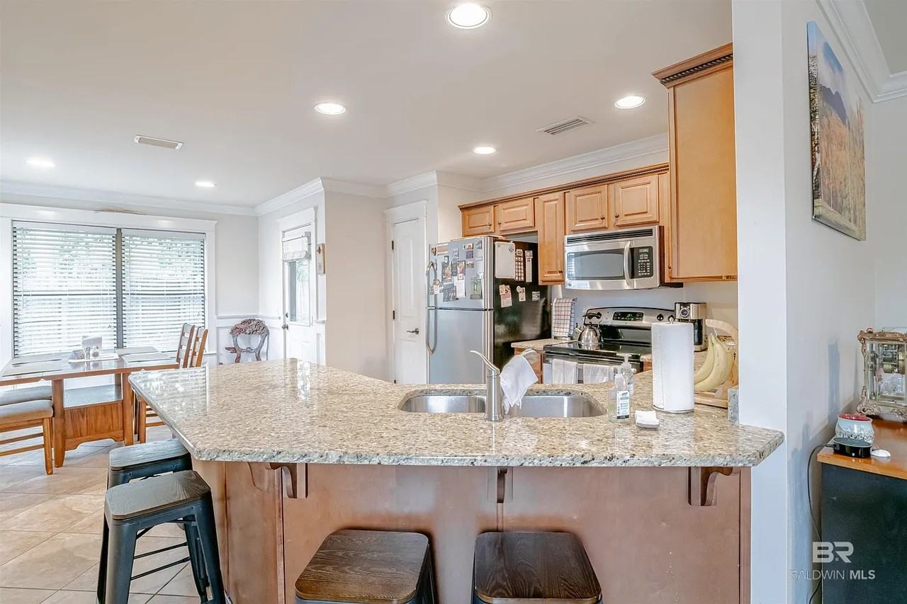 10 Breydon Ct #1 - Photo 4 of 27