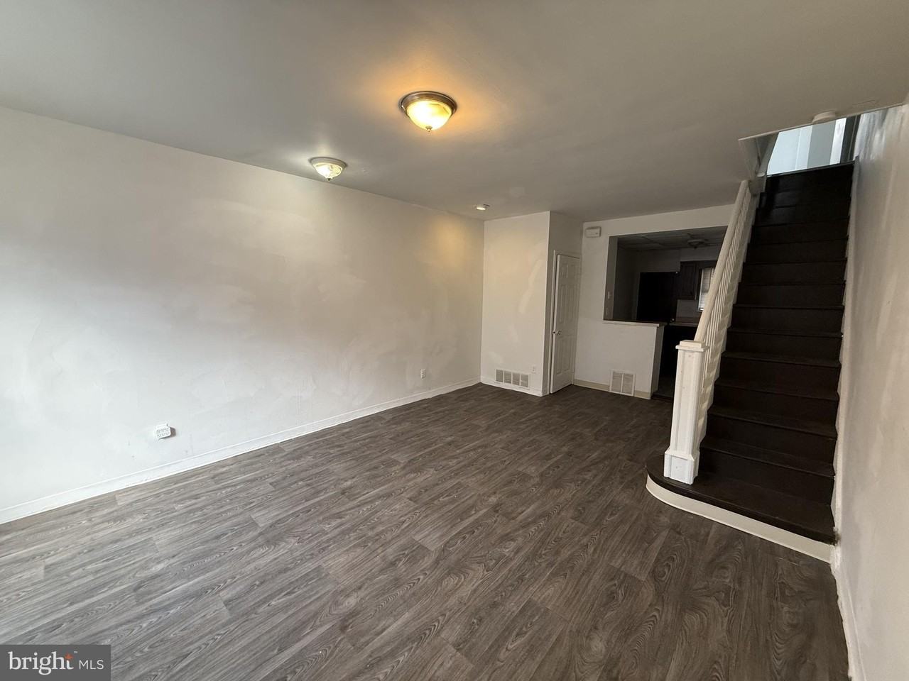 1517 S Dover St - Photo 2 of 10