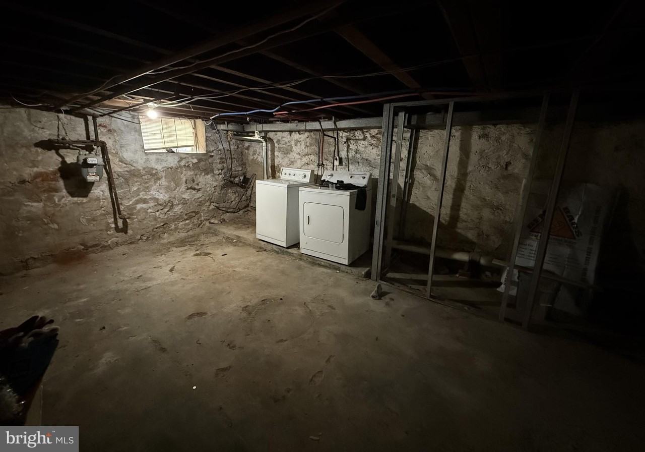 1517 S Dover St - Photo 4 of 10